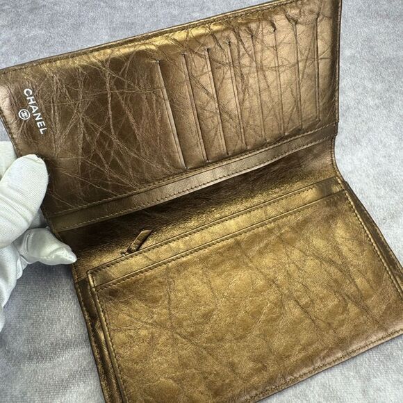 CHANEL Metallic Aged Calfskin Quilted Reissue Yen Wallet Bronze - Picture 9 of 14